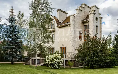 2-этажный коттедж 540 м² с отделкой