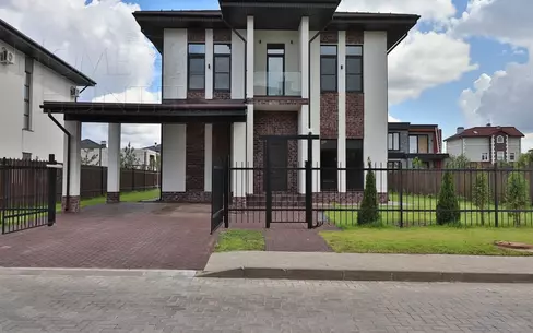 2-этажный коттедж 240 м² с отделкой
