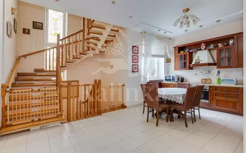 3-этажный коттедж 500 м² с отделкой