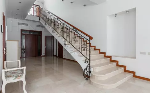 2-этажный коттедж 1 378 м² с отделкой