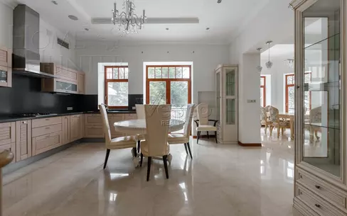 2-этажный коттедж 1 378 м² с отделкой