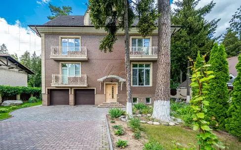 2-этажный коттедж 1 065 м² с отделкой