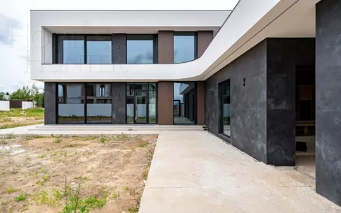 2-этажный коттедж 550 м² без отделки