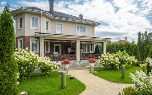 2-этажный коттедж 400 м² с отделкой