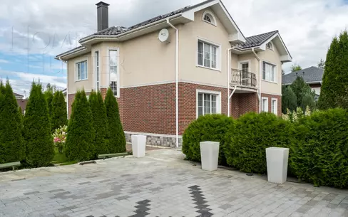 2-этажный коттедж 400 м² с отделкой