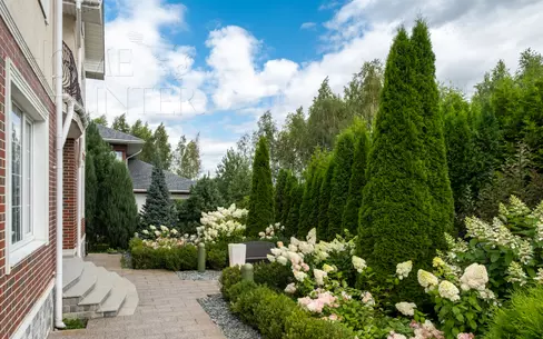 2-этажный коттедж 400 м² с отделкой