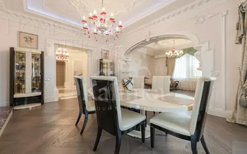 2-этажный коттедж 935 м² с отделкой