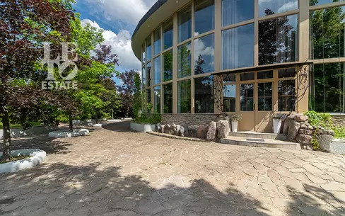 3-этажный коттедж 1 241 м² с отделкой