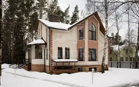 3-этажный коттедж 400 м² с отделкой