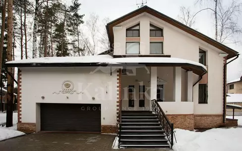 3-этажный коттедж 400 м² с отделкой