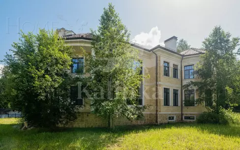 2-этажный коттедж 1 300 м² без отделки