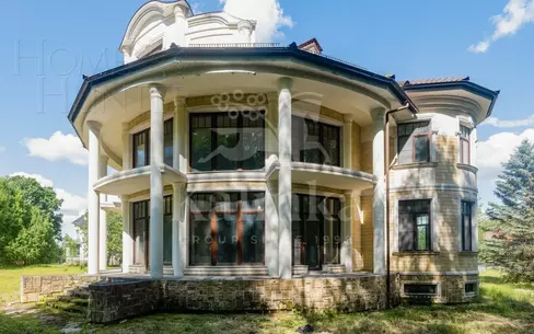2-этажный коттедж 1 300 м² без отделки