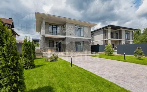 2-этажный коттедж 250 м² с отделкой