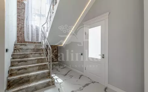 2-этажный коттедж 250 м² с отделкой