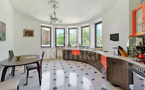 2-этажный коттедж 270 м² с отделкой