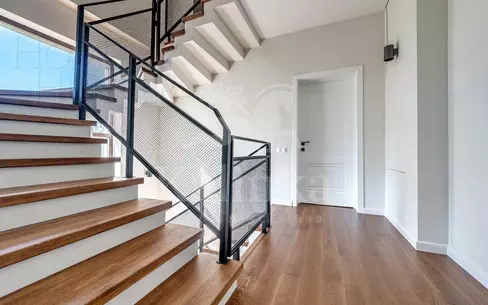 2-этажный таунхаус 240 м² с отделкой