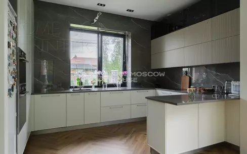 2-этажный коттедж 200 м² с отделкой