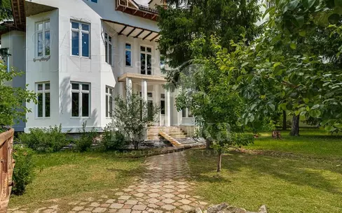 2-этажный коттедж 893 м² с отделкой