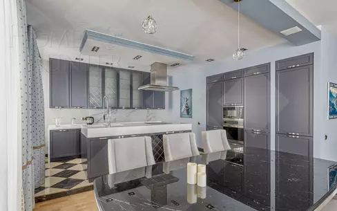 3-КОМН. КВАРТИРА С ОТДЕЛКОЙ 135 М² НА 3 ЭТАЖЕ