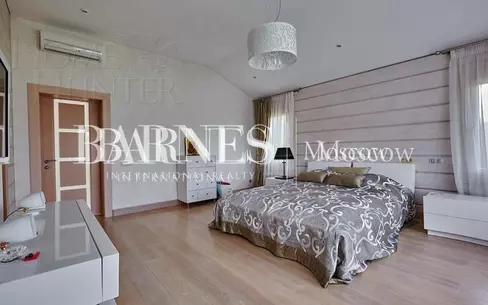 3-этажный коттедж 650 м² с отделкой