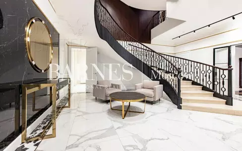 2-этажный коттедж 702 м² с отделкой