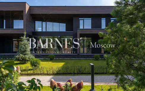 2-этажный коттедж 1 300 м² без отделки