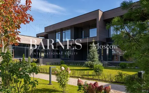 2-этажный коттедж 1 300 м² без отделки