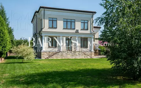 2-этажный коттедж 371 м² с отделкой