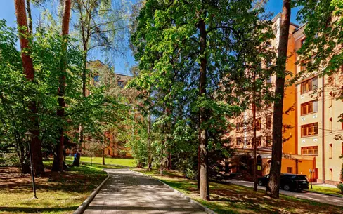 5-КОМН. КВАРТИРА С ОТДЕЛКОЙ 220.3 М² НА 2 ЭТАЖЕ