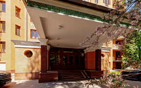 5-КОМН. КВАРТИРА С ОТДЕЛКОЙ 220.3 М² НА 2 ЭТАЖЕ