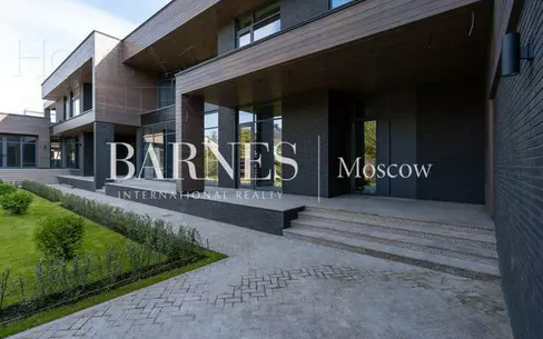 2-этажный коттедж 1 300 м² без отделки