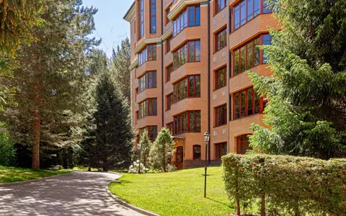 5-КОМН. КВАРТИРА С ОТДЕЛКОЙ 220.3 М² НА 2 ЭТАЖЕ