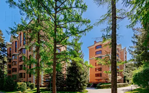5-КОМН. КВАРТИРА С ОТДЕЛКОЙ 220.3 М² НА 2 ЭТАЖЕ