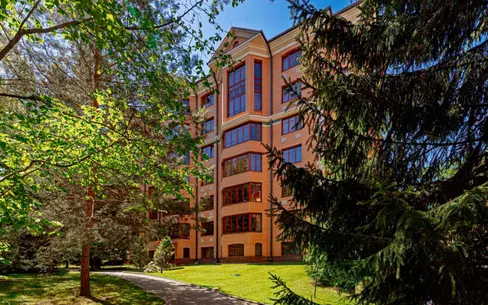 5-КОМН. КВАРТИРА С ОТДЕЛКОЙ 220.3 М² НА 2 ЭТАЖЕ