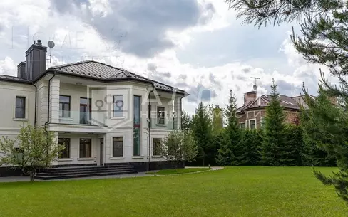 2-этажный коттедж 815 м² с отделкой