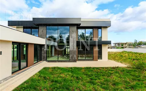 2-этажный коттедж 550 м² без отделки