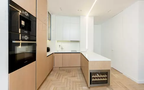 4-КОМН. КВАРТИРА С ОТДЕЛКОЙ 130 М² НА 3 ЭТАЖЕ
