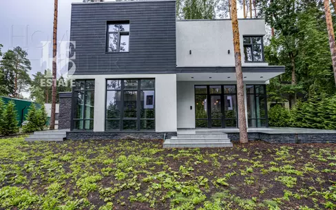 2-этажный коттедж 300.3 м² с отделкой