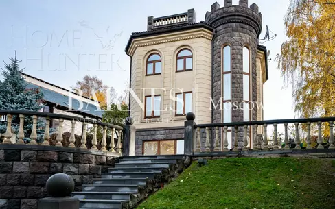 3-этажный коттедж 1 200 м² без отделки