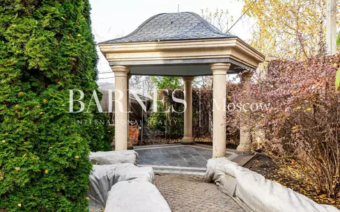 3-этажный коттедж 1 200 м² без отделки