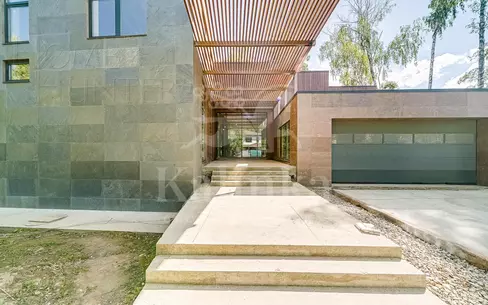 2-этажный коттедж 1 400 м² без отделки