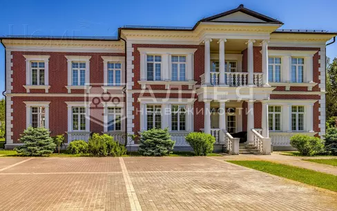 2-этажный коттедж 1 400 м² с отделкой