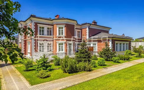 2-этажный коттедж 1 400 м² с отделкой