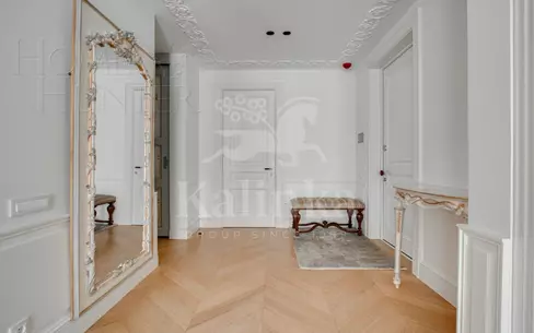 4-КОМН. КВАРТИРА С ОТДЕЛКОЙ 200.7 М² НА 4 ЭТАЖЕ