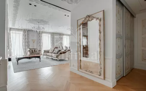 4-КОМН. КВАРТИРА С ОТДЕЛКОЙ 200.7 М² НА 4 ЭТАЖЕ