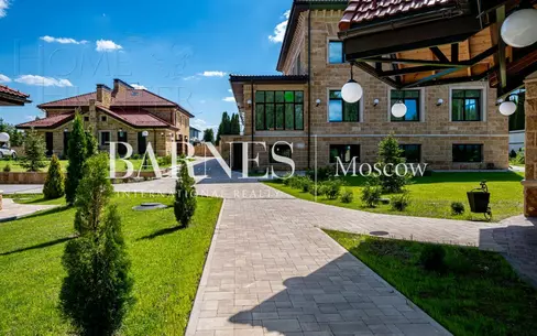 2-этажный коттедж 2 800 м² без отделки