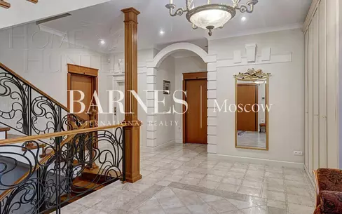 2-этажный коттедж 782.7 м² с отделкой