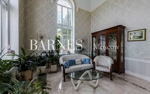 3-этажный коттедж 550 м² с отделкой