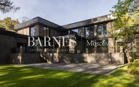 2-этажный коттедж 1 700 м² без отделки