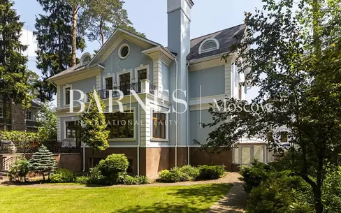 2-этажный коттедж 782.7 м² с отделкой